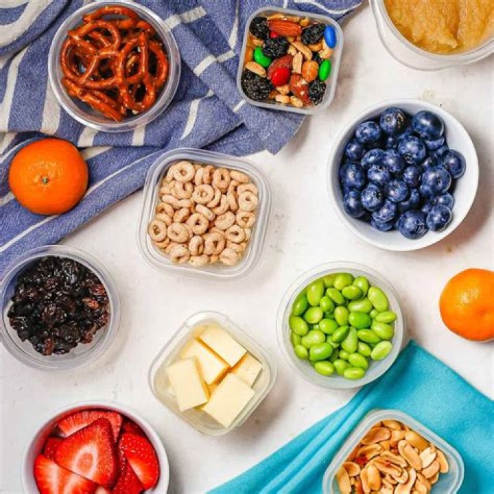 What are 5 healthy snacks to eat?