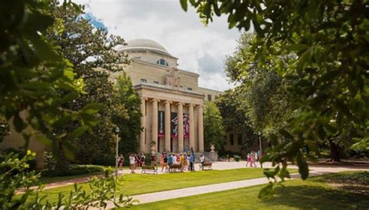 Where do most freshman live at UofSC?